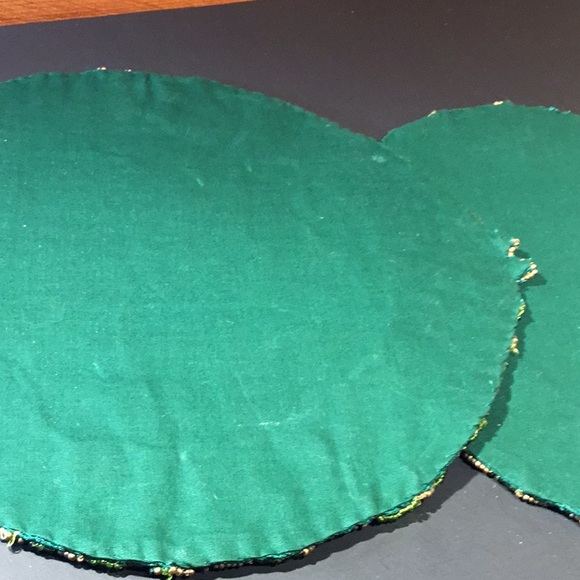 Vtg. 2 Christmas Green Satin & Glass Beads Linen Table Toppers - Picture 9 of 16